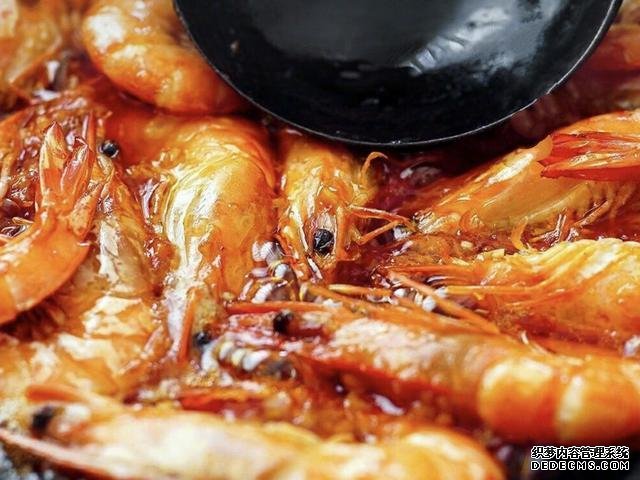 油燜大蝦怎么做好吃得根本停不下來，油燜大蝦最正宗做法