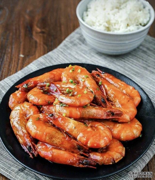 油燜大蝦怎么做好吃得根本停不下來，油燜大蝦最正宗做法