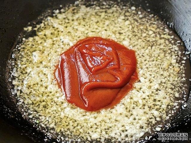 油燜大蝦怎么做好吃得根本停不下來，油燜大蝦最正宗做法