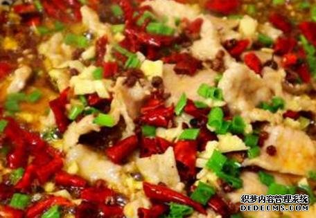 家常菜才是最解饞的，簡單燜一燜，汁鮮肉香，看她饞到舔盤