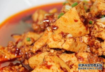 家常菜才是最解饞的，簡單燜一燜，汁鮮肉香，看她饞到舔盤