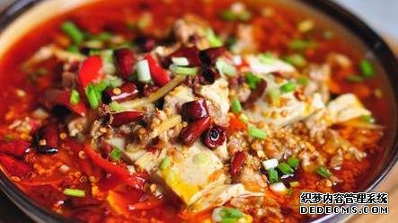 家常菜才是最解饞的，簡單燜一燜，汁鮮肉香，看她饞到舔盤