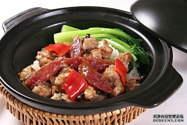 好吃的煲仔飯，有飯有菜，營養(yǎng)豐富，省時省力又省心