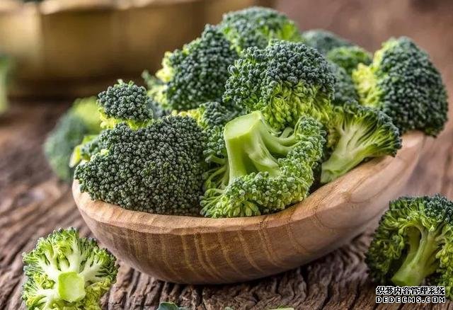 西蘭花和豆腐的口感都特鮮嫩，做上一鍋，一家人吃著美滋滋