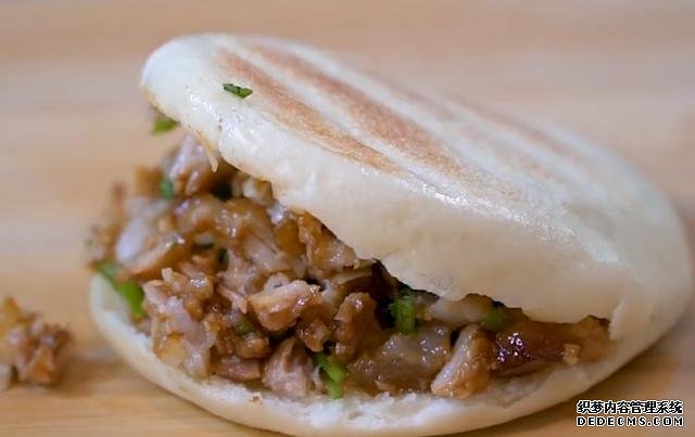 肉夾饃在家輕松做，饃香肉更香，一看就會(huì)，咋做都不廢！