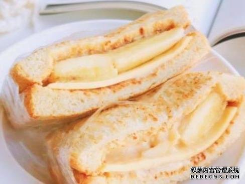 香蕉酸奶三明治、芝士紅薯餅、豆腐肉夾這幾道家常菜的做法
