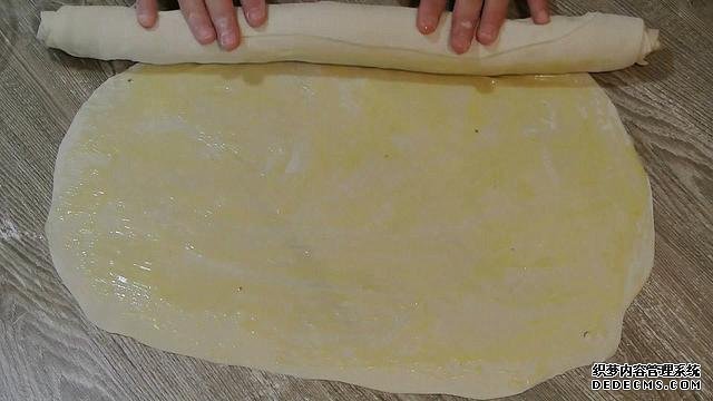老婆做了20個“烤餃子”，掰開樂壞了：這種餃子皮頭一次見