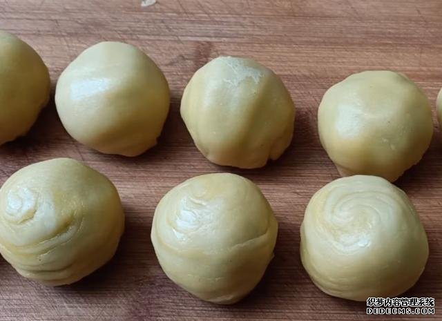 綠豆別熬粥啦，試試這樣做，5元食材做一大盤(pán)，孩子吃了還想吃