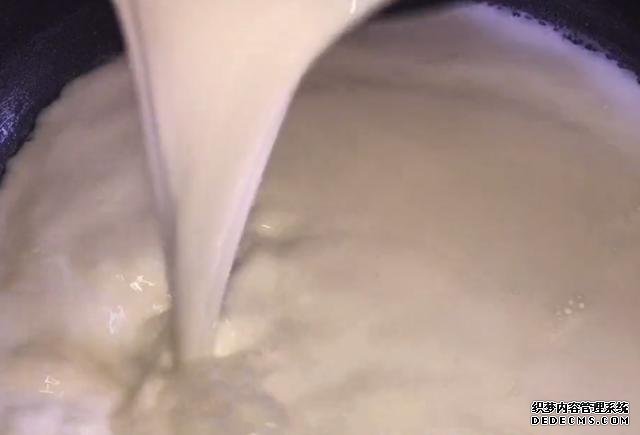 牛奶別直接喝了，教你一個(gè)新吃法，又香又甜真好吃，做法還簡(jiǎn)單