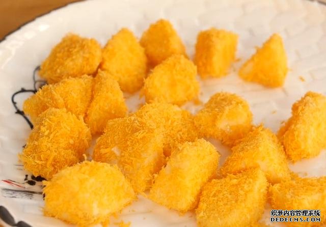 蘋(píng)果不要直接吃了，加2個(gè)雞蛋，家里來(lái)客都不怕，端上桌就被搶光
