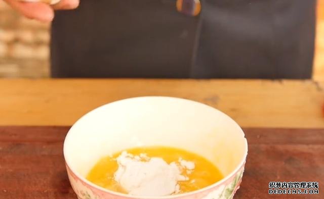 蘋(píng)果不要直接吃了，加2個(gè)雞蛋，家里來(lái)客都不怕，端上桌就被搶光