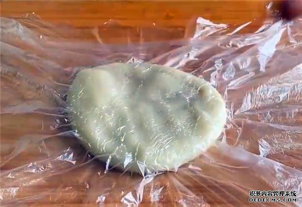 家里糯米粉別浪費(fèi)了，只需簡單一做，又香又糯，吃一次就難以忘記