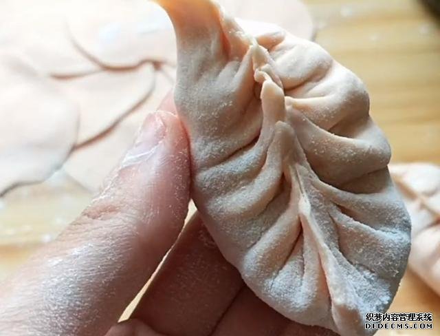 蘿卜渾身都是寶，教你秘制新吃法，不炒不燉不炸，出鍋全家流口水