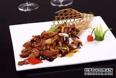 年夜飯推薦：椒麻雞，龍眼臘扣肉，紫蘇醬炒牛肝菌的做法
