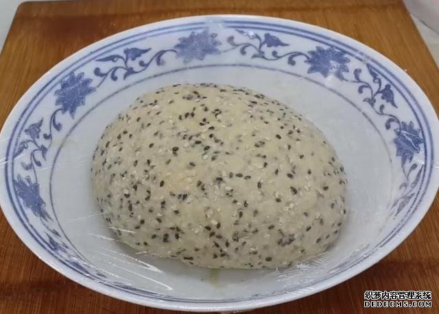 第一用芝麻做小饅頭，不蒸不煮不油炸，簡單又營養(yǎng)，真的太好吃了