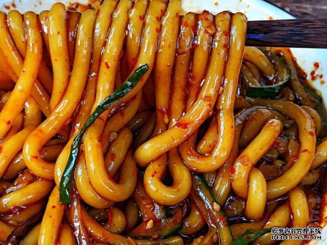 一吃就上癮的酸辣土豆粉，在家3塊錢做一大碗，酸辣爽口又開胃