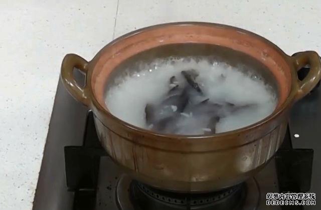 海參還能這樣吃：詳細(xì)泡發(fā)方法和做法步驟，滋補(bǔ)養(yǎng)顏，強(qiáng)身抗衰老