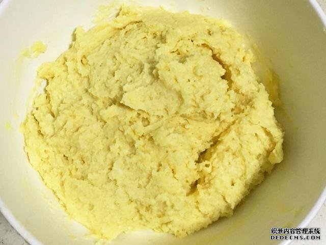 做曲奇餅干時，不要直接放進烤箱烤，多加一步，更好看更好吃