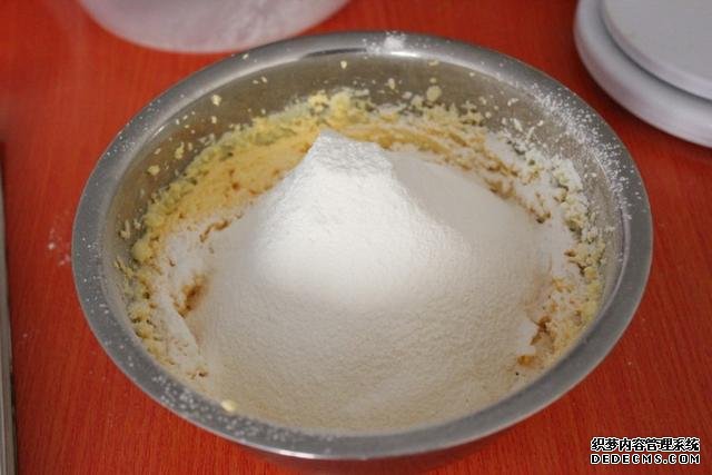 蜜豆酥，濃濃的奶香，軟軟的口感，甜蜜蜜的味道