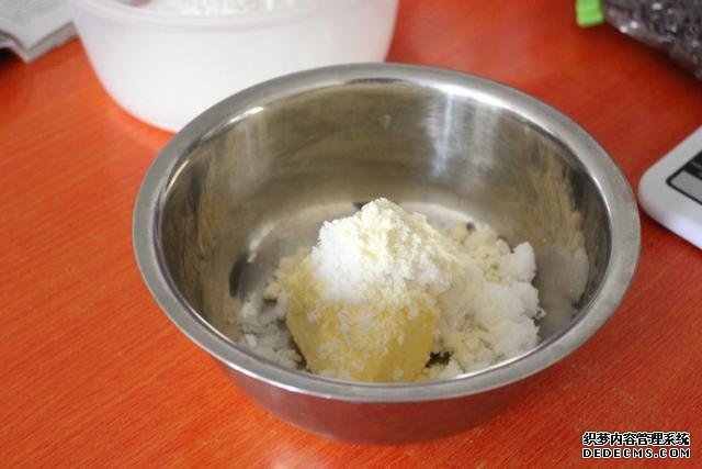 蜜豆酥，濃濃的奶香，軟軟的口感，甜蜜蜜的味道