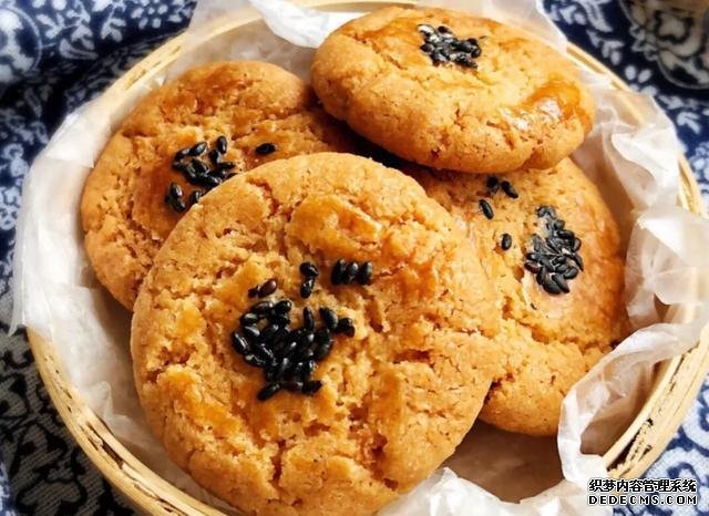 酥得掉渣的核桃酥，香味十足，在家也能做了