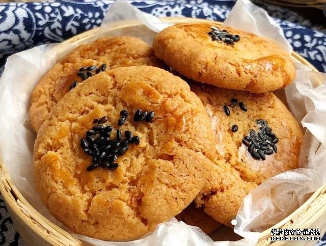 酥得掉渣的核桃酥，香味十足，在家也能做了