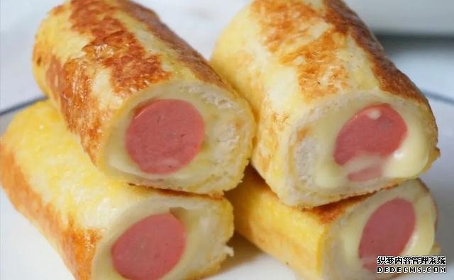 5分鐘快手早餐！咬一口就爆漿的吐司卷