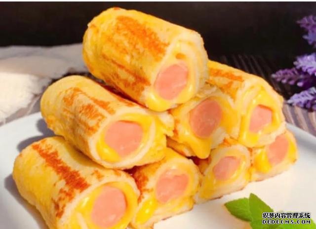 5分鐘快手早餐！咬一口就爆漿的吐司卷
