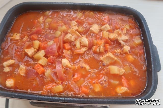 芝士控不可錯過的番茄雞肉焗飯，無敵拉絲