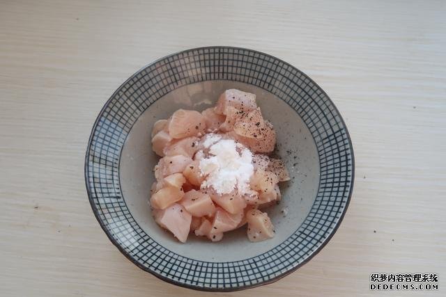 芝士控不可錯過的番茄雞肉焗飯，無敵拉絲