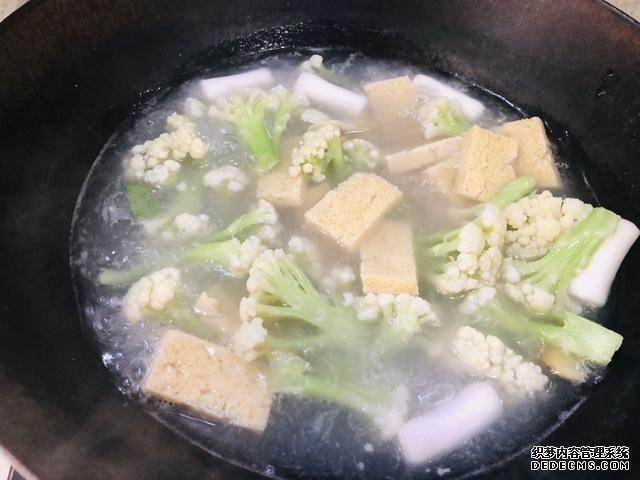 天熱沒食欲，我家就來一碗這個開胃菜，快速上桌，麻辣鮮香特過癮