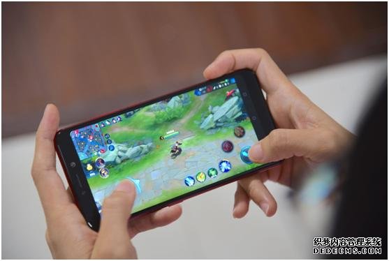 聯(lián)合天貓平臺(tái)發(fā)售，OPPO R11s成雙十一換機(jī)新選擇