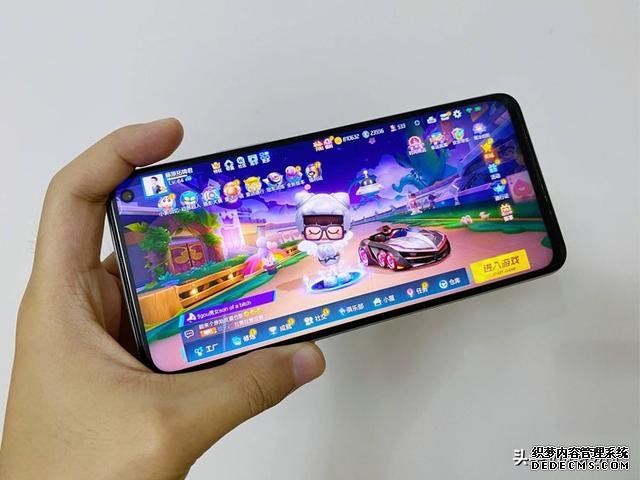 兩千元最值得入手的5G手機(jī)，旗艦性能+144Hz刷新率，還有雙揚(yáng)聲器