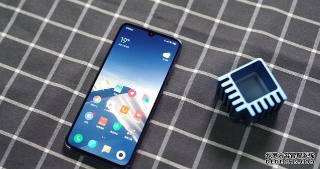 從3299跌至1998，從高端市場跌至千元市場，網(wǎng)友：價(jià)格更感人了