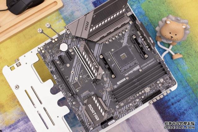 升級PCI-E 4.0，支持雙顯卡，微星B550M迫擊炮開箱