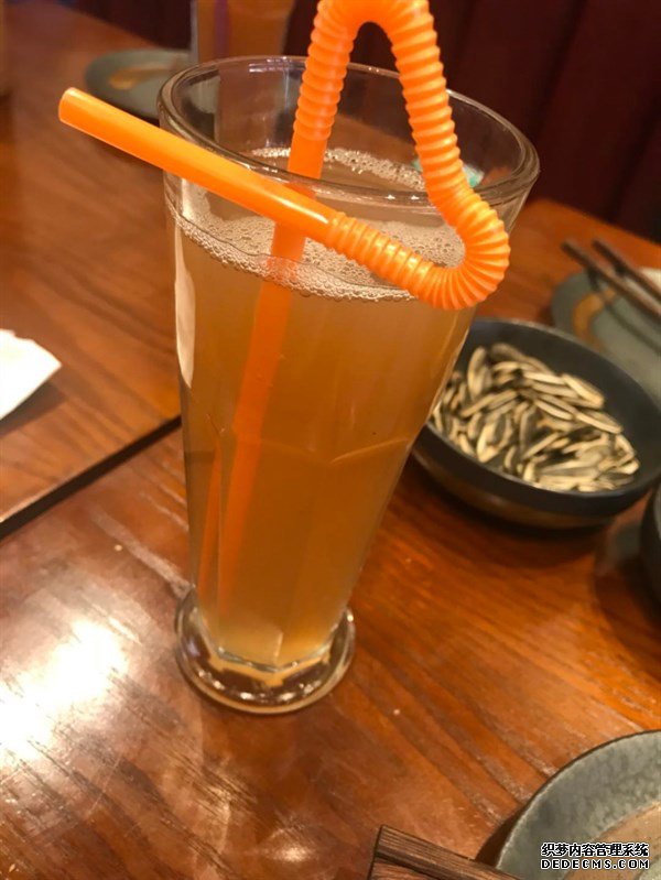 夏天氣溫再高也不要喝冷飲？營(yíng)養(yǎng)師：真正不適合喝的是這3類人