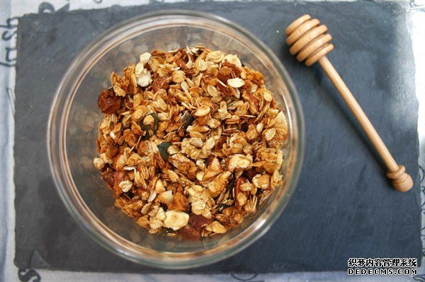 防曬光做表面還不夠，教你4個(gè)食療方，在這個(gè)夏天白白噠~