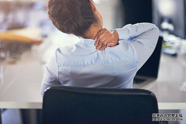 久坐、活動量小的職場人速查！這些指標不合格，很“傷心”