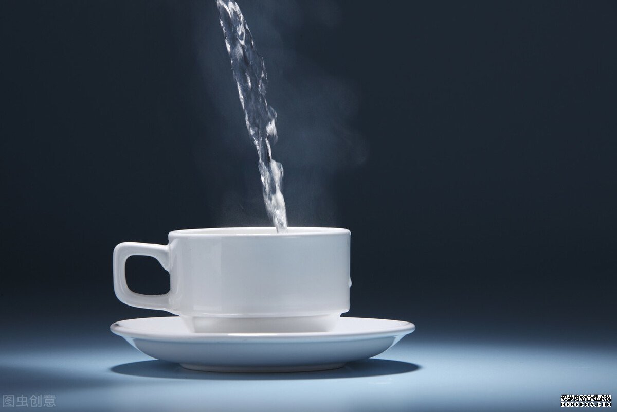 熱水兌冷水對身體有傷害？正確飲水，這2點很重要