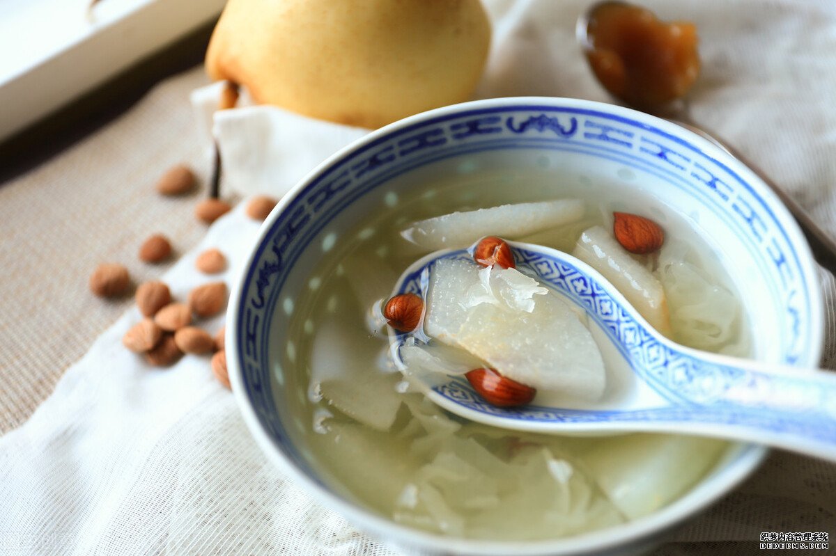 冬季來臨護(hù)好肺部很重要，中醫(yī)教你健肺養(yǎng)肺保健功法，冬季少生病